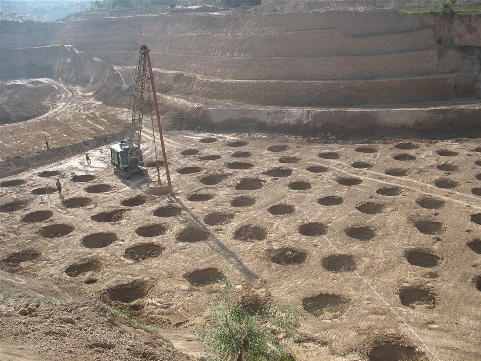 强夯施工影响因素分析(图1) 强夯地基施工