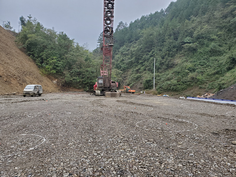 永新县傲禧生态循环养殖场项目强夯施工(图1) 强夯施工